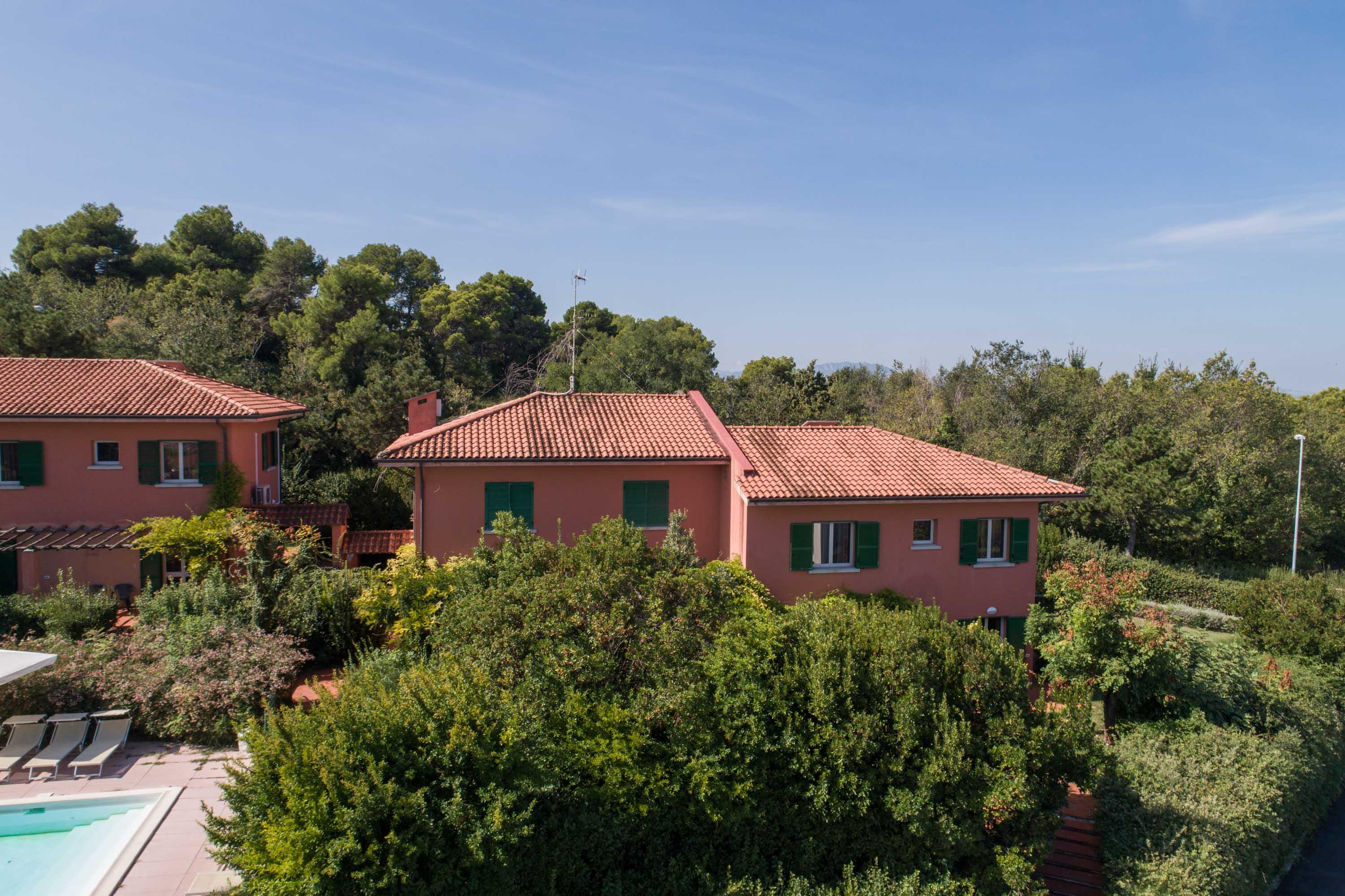 الشقق الفندقية ريتشونيفي  Residenze Al Colle Dei Pini المظهر الخارجي الصورة
