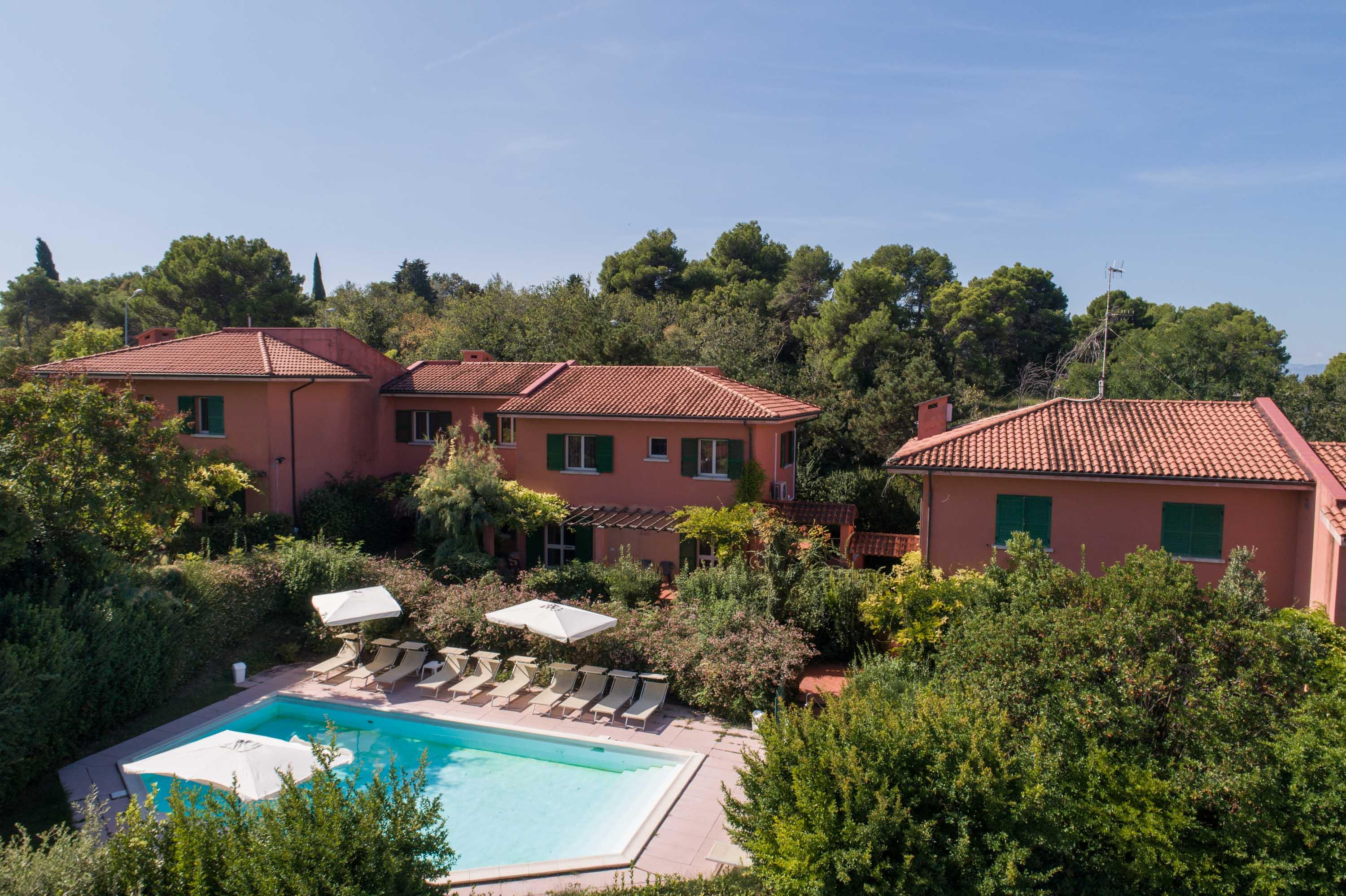 الشقق الفندقية ريتشونيفي  Residenze Al Colle Dei Pini المظهر الخارجي الصورة