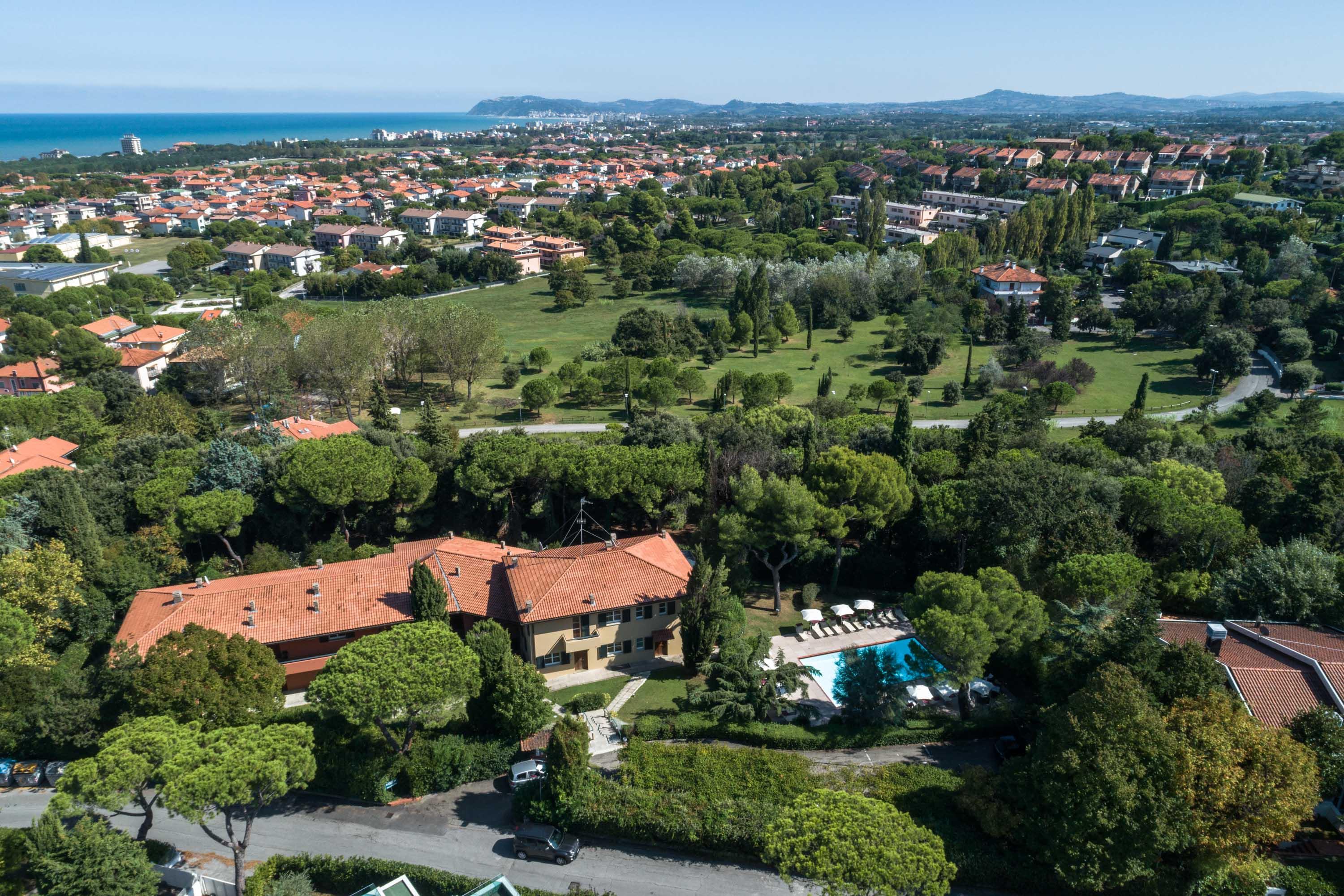 الشقق الفندقية ريتشونيفي  Residenze Al Colle Dei Pini المظهر الخارجي الصورة