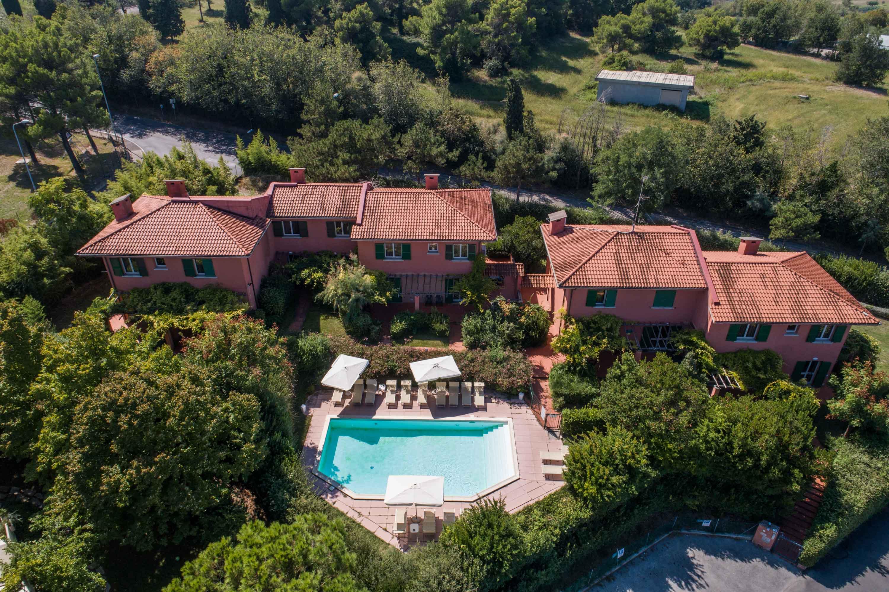 الشقق الفندقية ريتشونيفي  Residenze Al Colle Dei Pini المظهر الخارجي الصورة