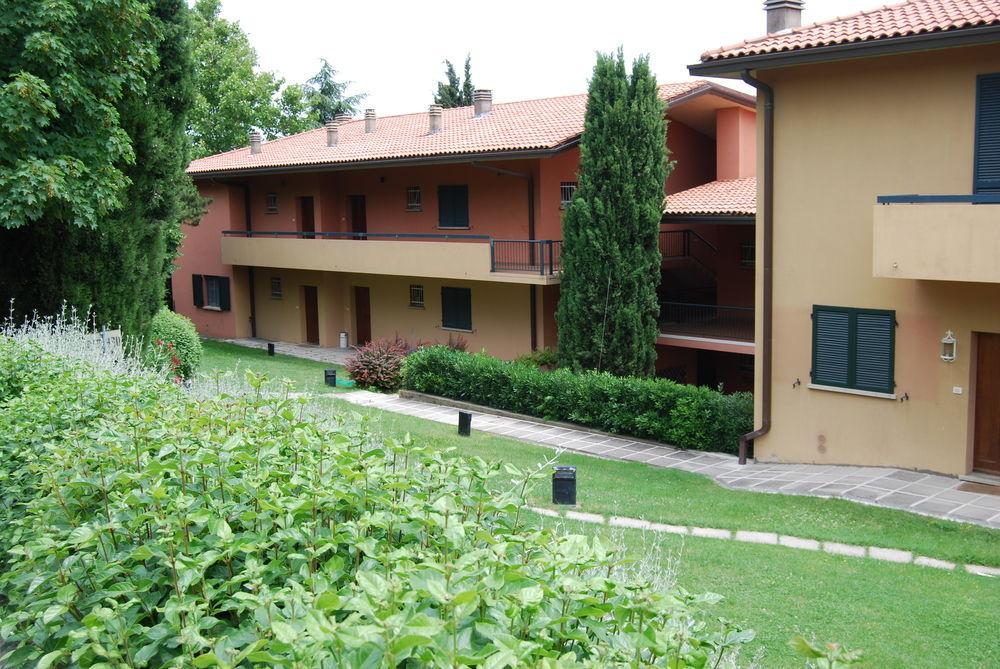 الشقق الفندقية ريتشونيفي  Residenze Al Colle Dei Pini المظهر الخارجي الصورة