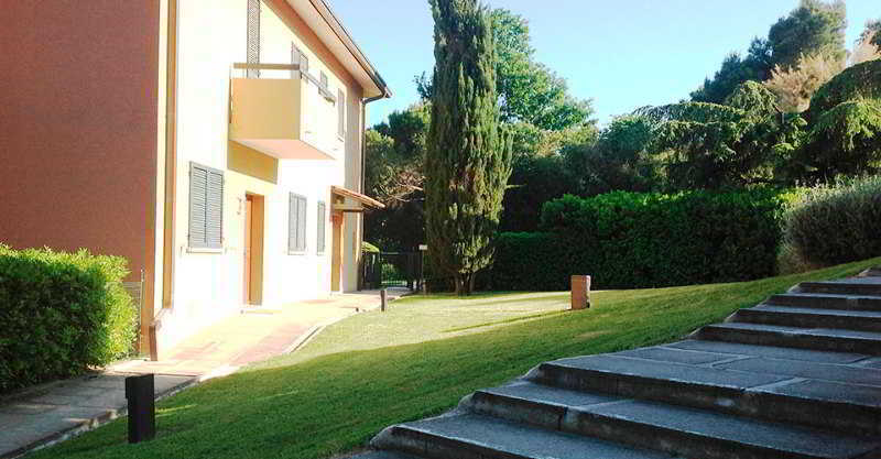 الشقق الفندقية ريتشونيفي  Residenze Al Colle Dei Pini المظهر الخارجي الصورة